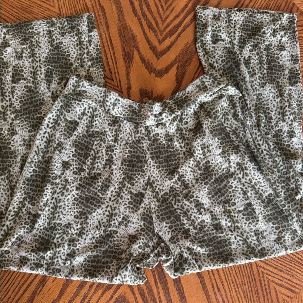 HUE Leopard Print Pants - Green and White lounge pants pull on wide leg - Picture 2 of 3